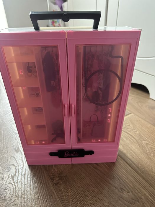 Къща Барби, Гардероб Барби, Къща за дом. любимец Барби