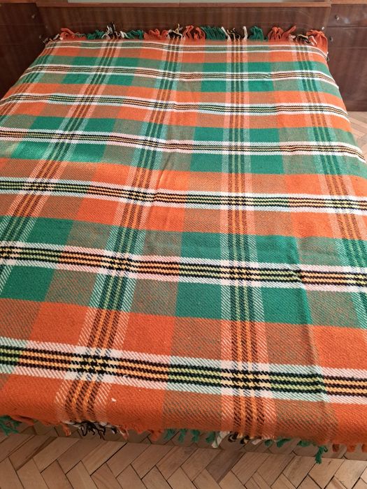 Продава губери чиста вълна 2 бр. бял212/194 -200  лв.   червен190/145