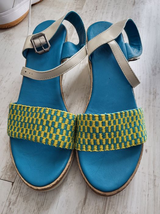 Vând sandale platformă, mărimea 40