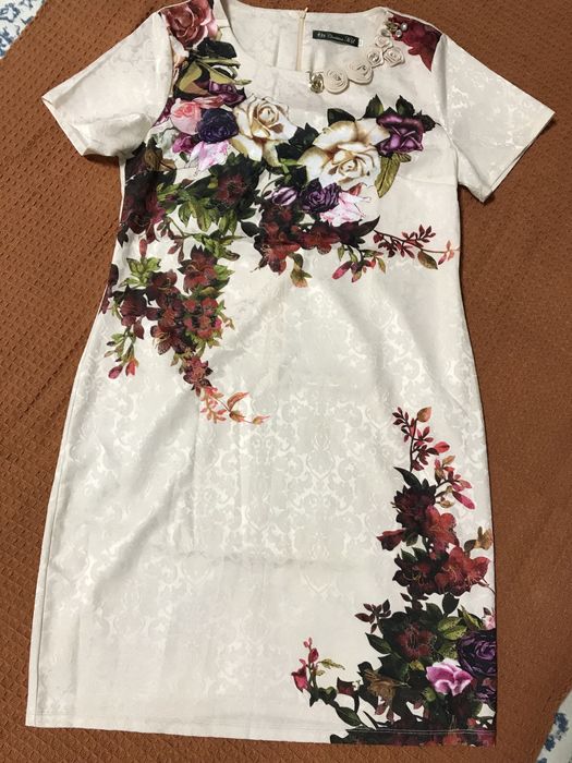 Продам женский костюм и платье