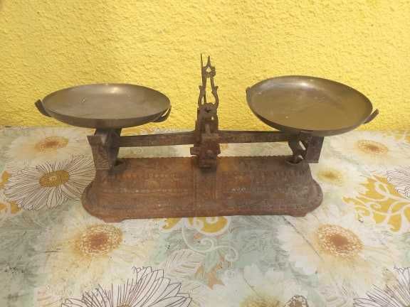 Cantar din fonta cu talere din alama