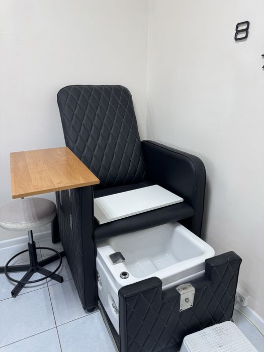 Продам срочно салонные оборудование