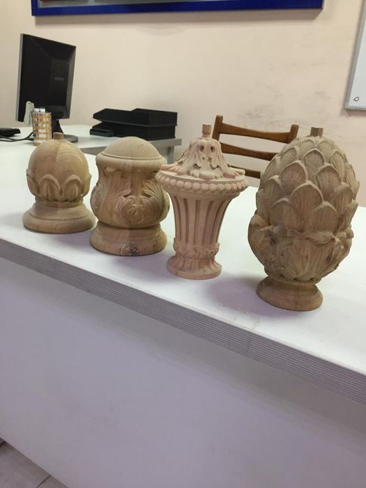 Продам столбы, шишки на лестницы , новые