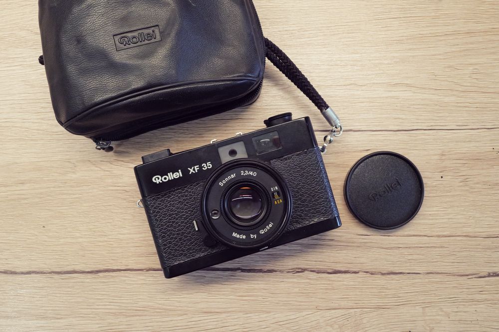 Aparat foto Rollei XF 35 si Nikon L35 AF point and shot pe film
