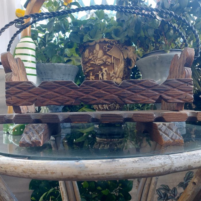 Дърво и ковано желязо за растения или списания