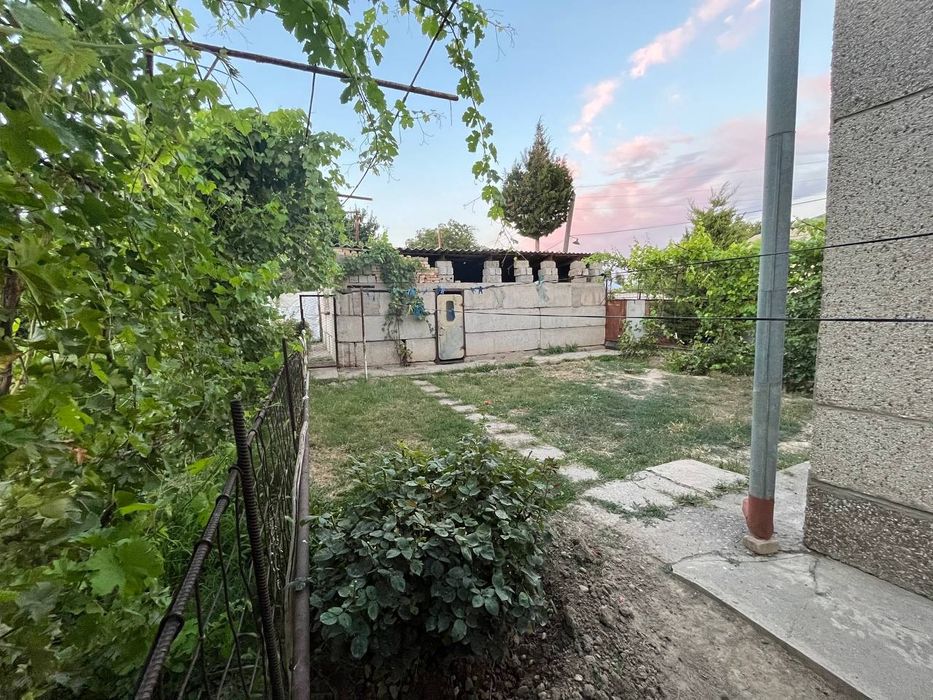 Дом с участком г.Чирчик (газ+свет,участок) от собственника)