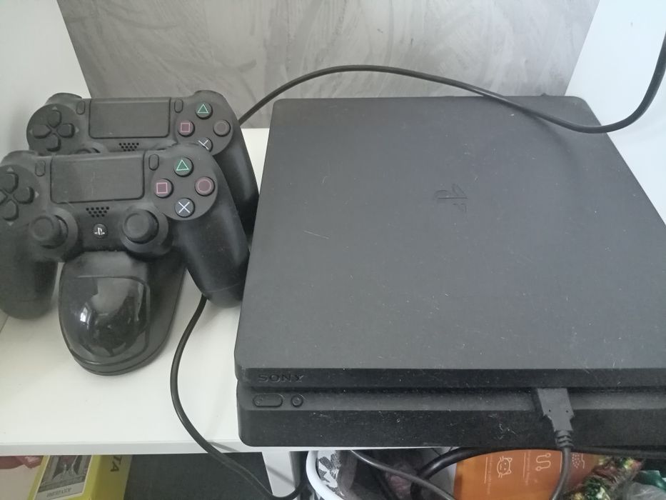 Продам playstation 4 slim 500 gb
