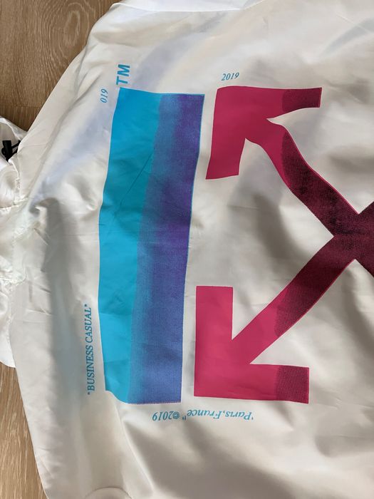 Off white L мъжка ветровка