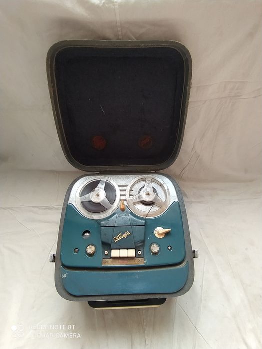 Продам катушечный магнитофон времён СССР