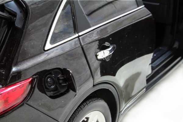 1:18 Infiniti FX50S, 2012 black.