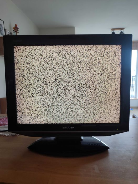 Прдавам телевизор Sharp