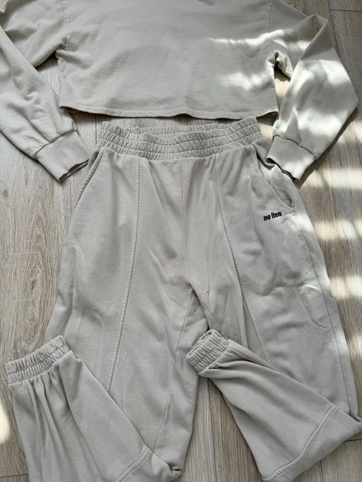 Костюм бежевый Bershka