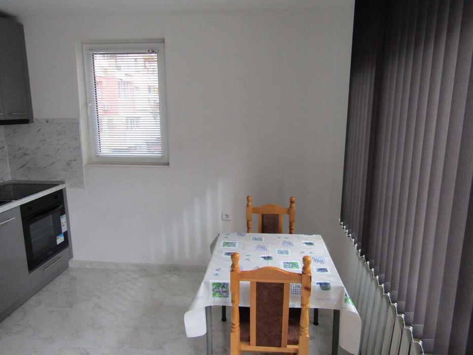 Дава се под наем Двустаен апартамент в Благоевград, Широк център - 55 кв.м за 255 € - Снимка #1