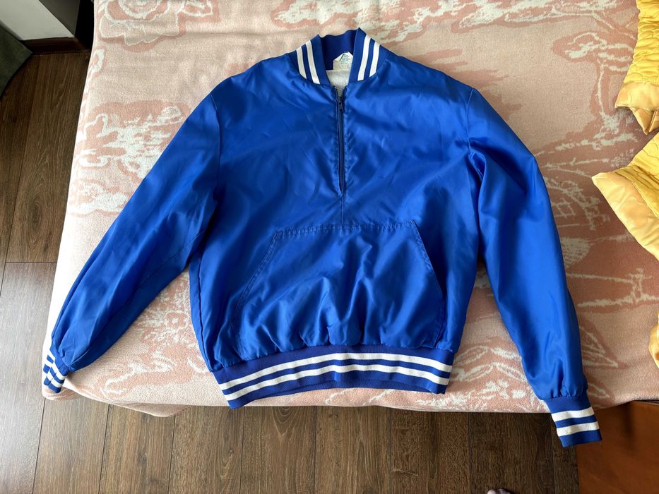 Продам спортивную куртку