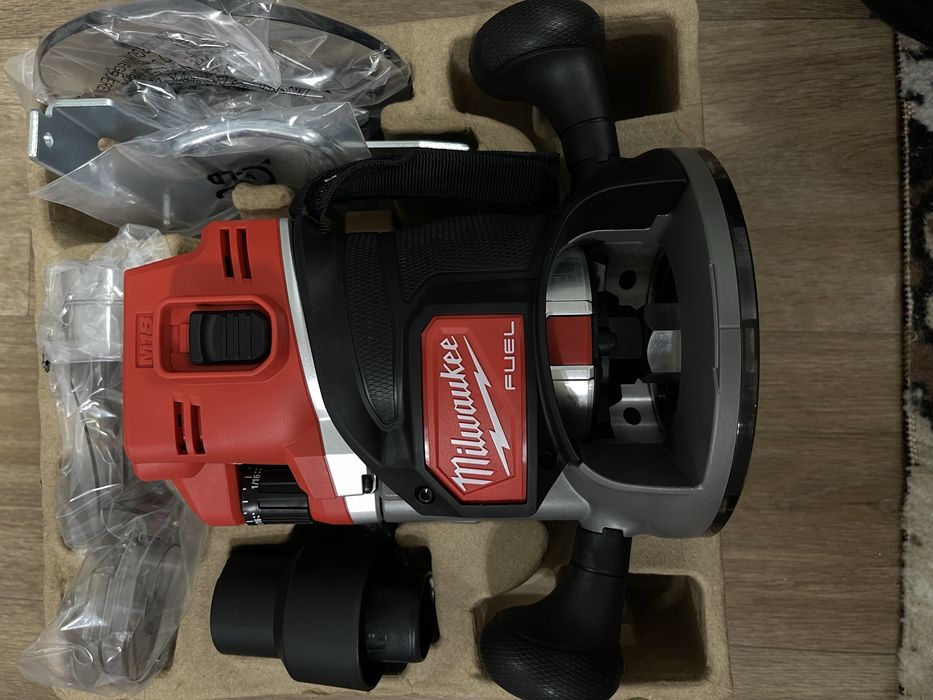 Фрезер кромочный Milwaukee