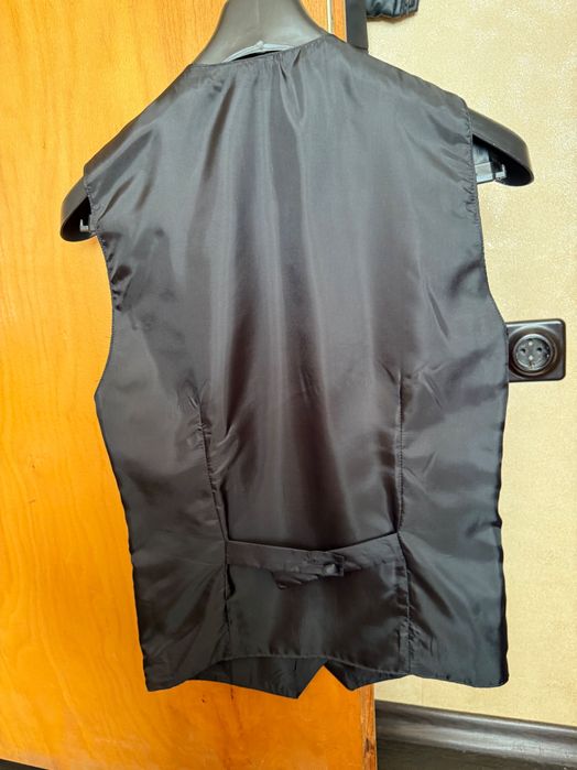 Черен костюм            .