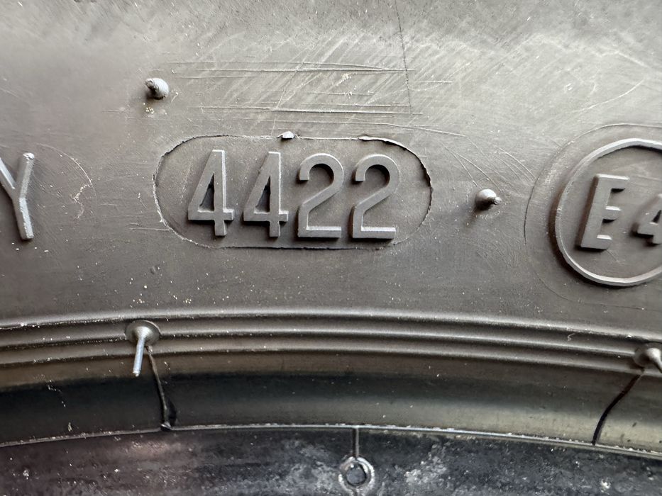 Автомобилни гуми 235 55 18 Continental