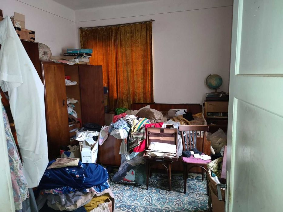 Голям апартамент, който може да се раздели на два по - малки.