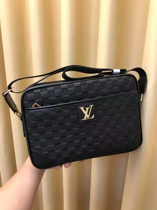 LV / 964 / Black / 33 x 23 x 7 cm