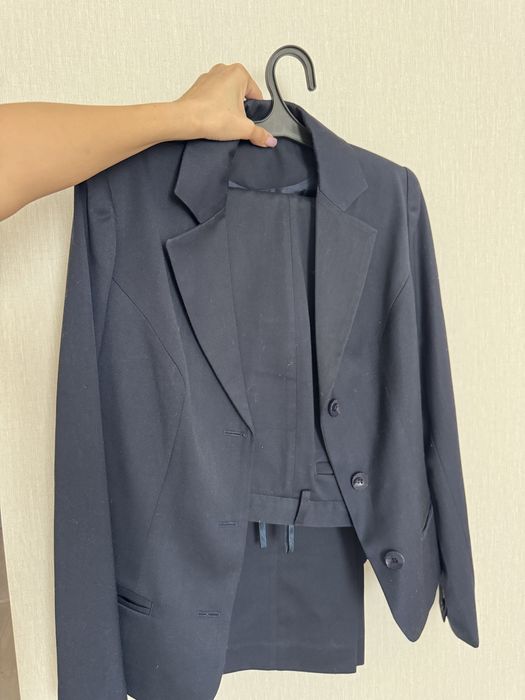 Темно синий костюм женский