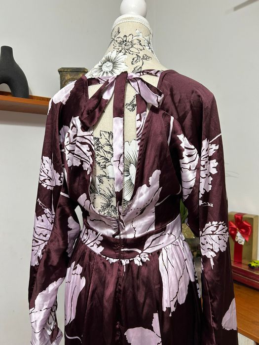 Rochie lungă elegantă bordo cu imprimeu floral