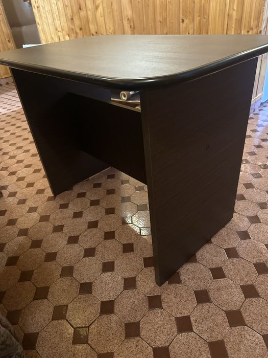 Masa confortabila culoare wenge, stare buna