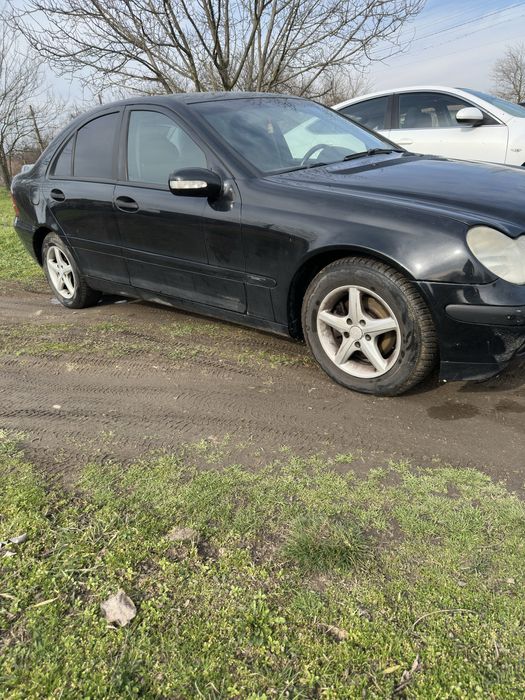 Mercedes w203 c180 на части 2000 година