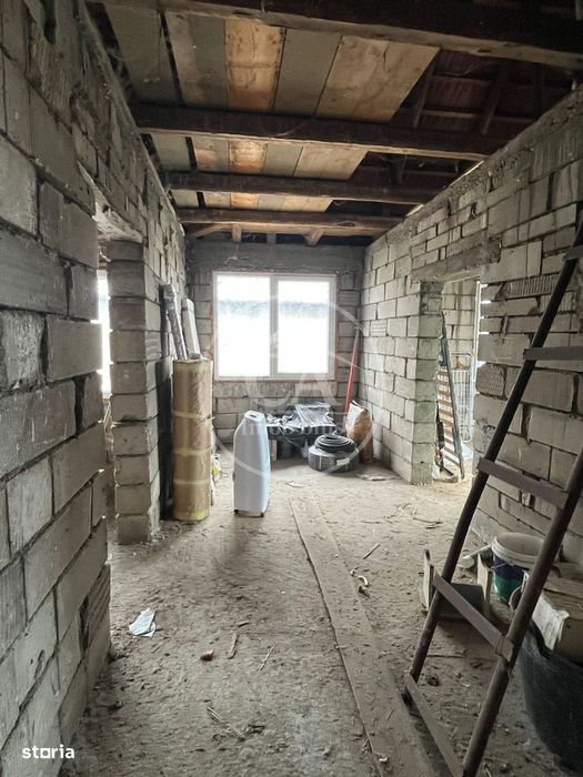 Casa de vanzare D+P+E+M cu 5 camere în Livada De Bihor