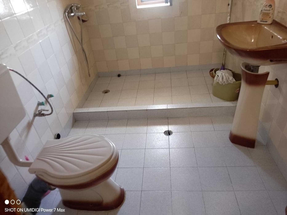 Дава се под наем Тристаен апартамент в Шумен, Център - 62 кв.м за 326.4 € - Снимка #9