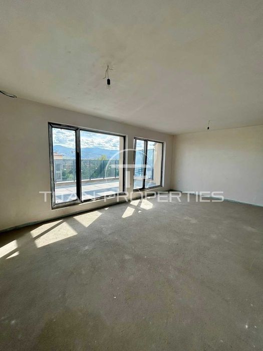 Продава се Тристаен апартамент в Пловдив, Христо Смирненски - 166 кв.м за 1013 €/кв.м - Снимка #1