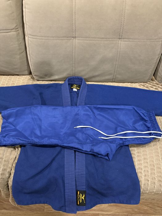Продаю детское кимоно ддя дзюдо  Mizuno
