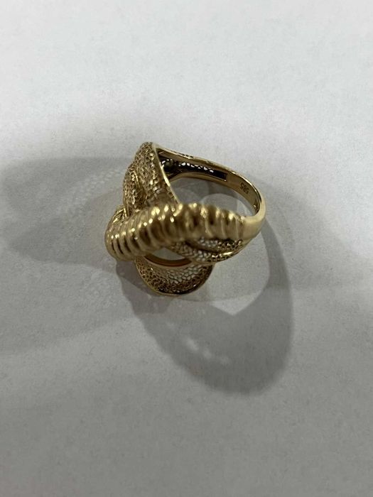 Златен пръстен 3.7гр.