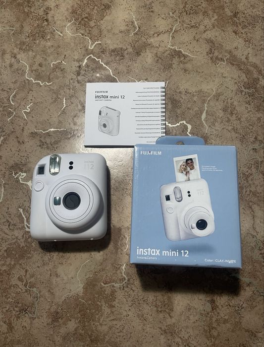 Fujifilm Instax Mini 12 + набор аксессуаров