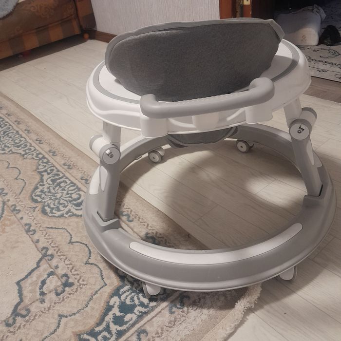 Ходунки . Отдам за 1 кг яблок