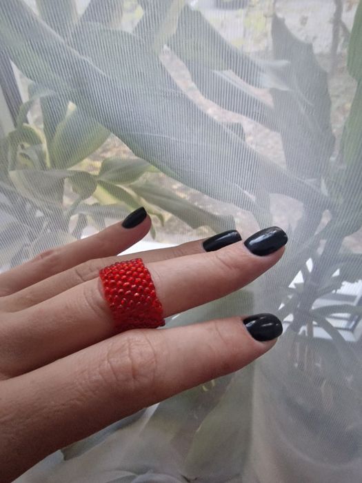 Inel hande made rosu