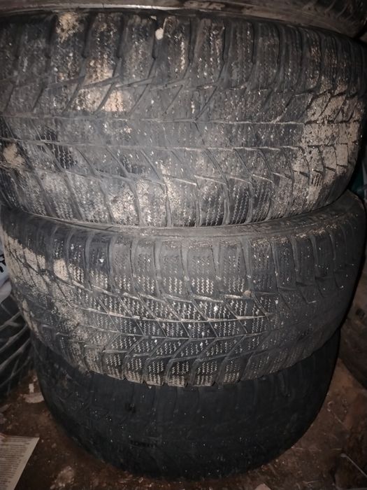 Продам резину triangle 215 45r 17