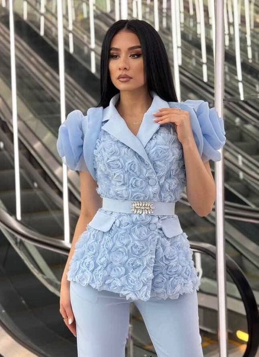 Костюм с 3Д цветя