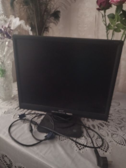 Продам монитор  б/у
