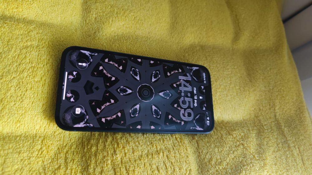 Vând schimb iPhone 13