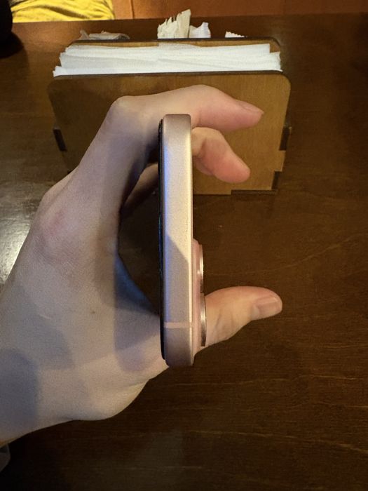 Розовый Айфон  iphone 15 128гб акб 85