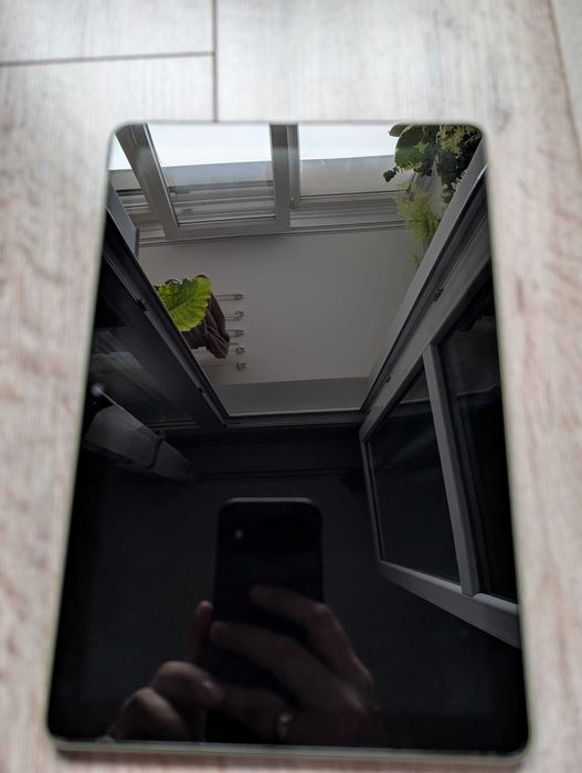 Продавам 10 инчов таблет Amazon Fire HD 10 - 11 поколение