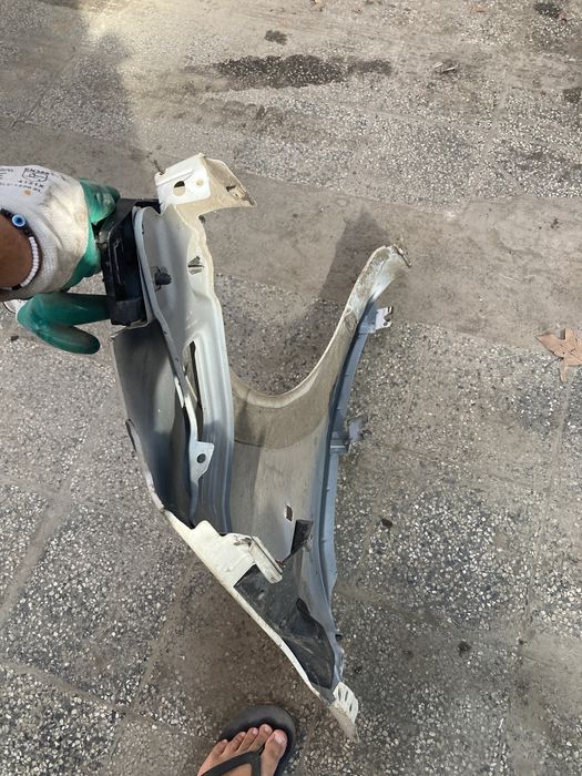 Продавам ляв калник Дачия Доккер 2014 год