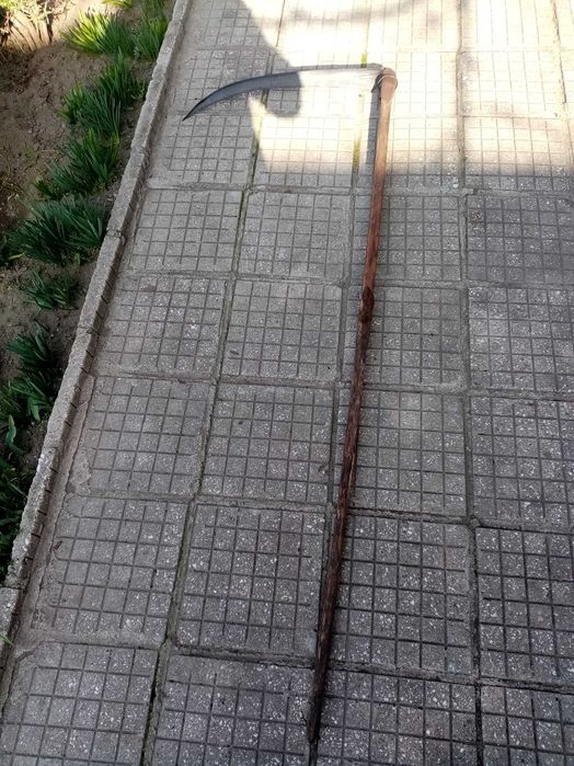 Коса за декорация или работа.