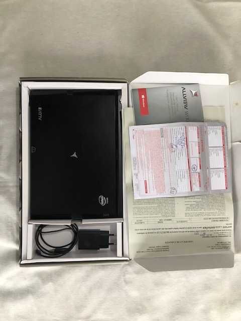 Dispozitiv 2 în 1 (tabletă + tastatură inclusă)