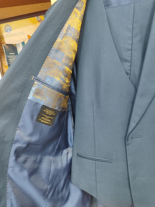 Продаю костюм тройка