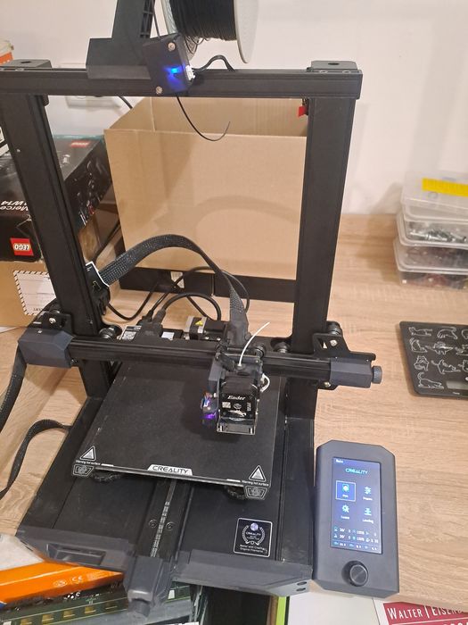 Продам 3 д принтер creality ender 3s1