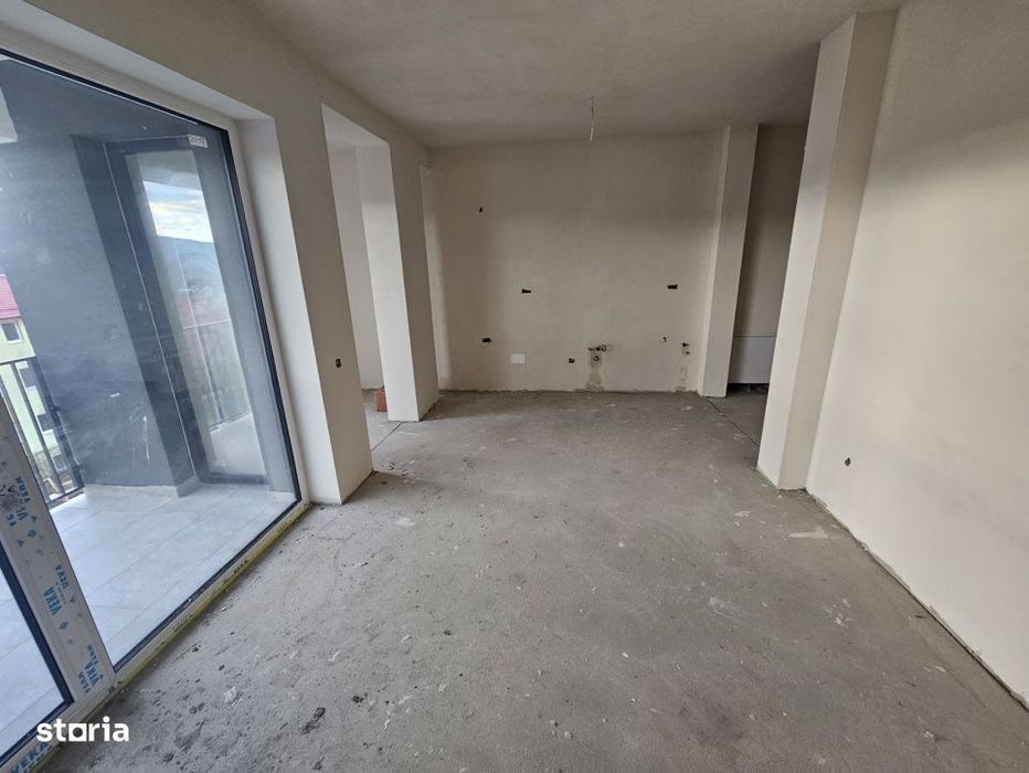 Apartament 4 camere, orientare sud cu priveliste , Baciu Regal