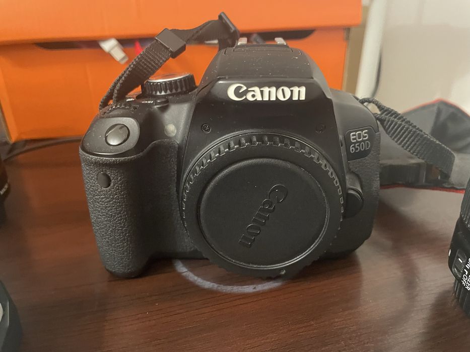 Фотоаппарат Canon EOS 650D с двумя объективами