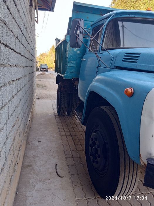 Зил самосвал сотилади