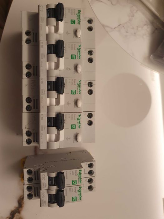 Schneider siguranta modulara diferentiala - 4 bucati